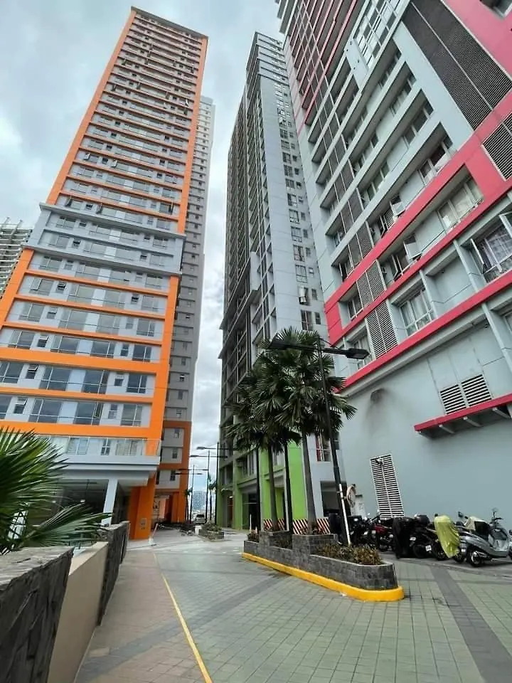 Milia Condo W/ Free Use Of Swimming Pool & Gym Manila